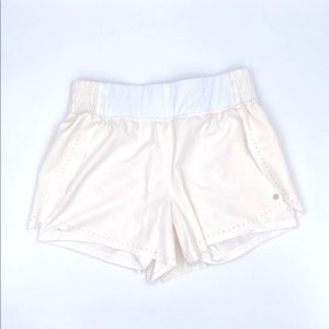 Cute white shorts!